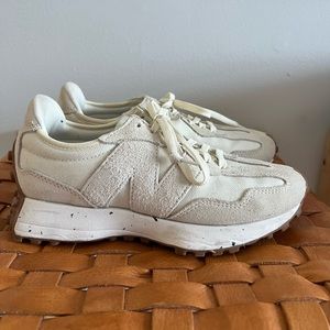 New Balance 327 cream white sneaker women’s size 7